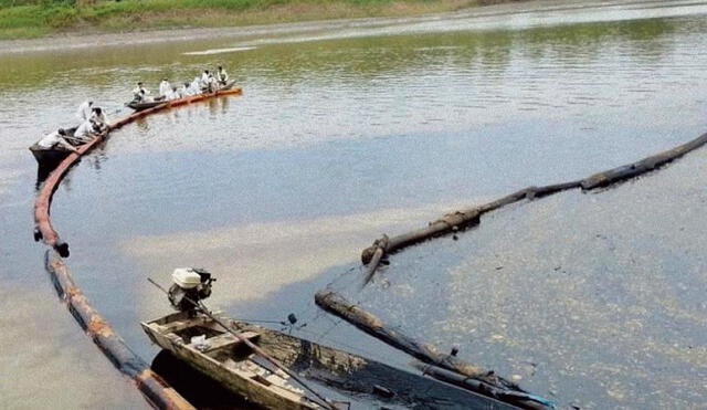 Alerta. El corte en el kilómetro 42 del oleoducto afectó al río Cuninico y llegó al río Marañón. Foto: difusión