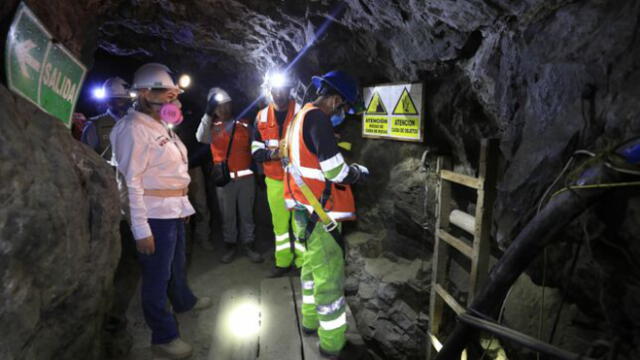 La ministra de Energía y Minas supervisó las actividades mineras subterráneas realizadas en la unidad "Gabriela". Foto: Minem