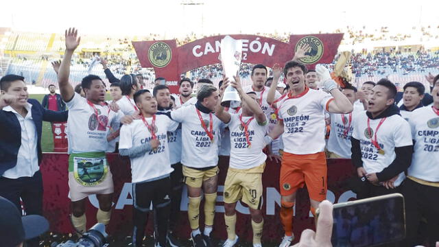 Festejo. Cusco FC competirá en la máxima división en 2023. Foto: La República