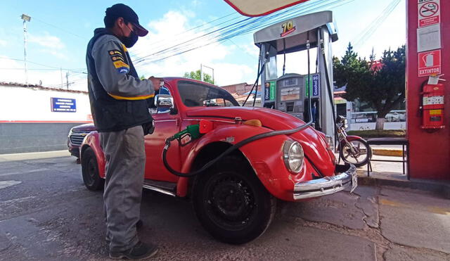 Principales combustibles mostraron esta semana un incremento de hasta S/0,19 por galón, según Osinergmin. Foto: Alexander Florez/URPI