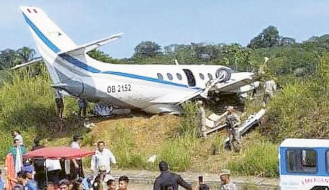 Accidente. Avioneta se despistó y estrelló contra un montículo de tierra y la maleza. Foto: Gisela Vásquez/ La República