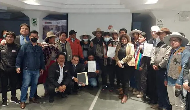 Ejecutivo y comunidades de Espinar firman acta sobre trabajos en minera Antapaccay. Foto: Comunidades de Espinar.