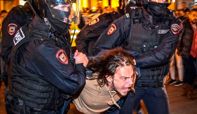Detenciones en Moscú durante las protestas contra la movilización de reservistas anunciada por Vladimir Putin. Foto: AFP