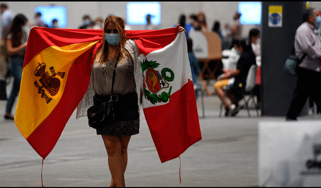 Antes de viajar, los peruanos pueden consultar los puestos laborales que existen en otros países desde portales de empleo disponibles en internet. Foto: AFP