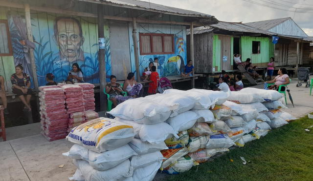 Hasta la tarde de este jueves se completó la cantidad de 272 packs de alimentos y 272 cajas de agua de 20 litros cada. Foto: La República