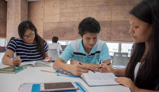 Las becas del Estado peruano también permiten que te especialices con una maestría o doctorado. Foto: Pronabec