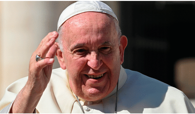 El papa Francisco criticó a los países que aplican la pena de muerte a los homosexuales y no se atreven a decir las cosas como son. Foto: AFP