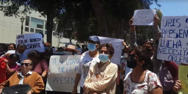 Con pancartas y banderolas en mano, los ciudadanos solicitaron al alcalde de la Municipalidad de Piura, Juan José Diaz Dios, licitar el proyecto. Foto: Noticias Piura