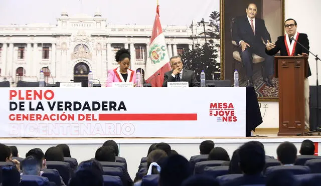 Jóvenes parlamentarios estuvieron en "Pleno de la Verdadera Generación del Bicentenario" el último martes. Foto: Congreso