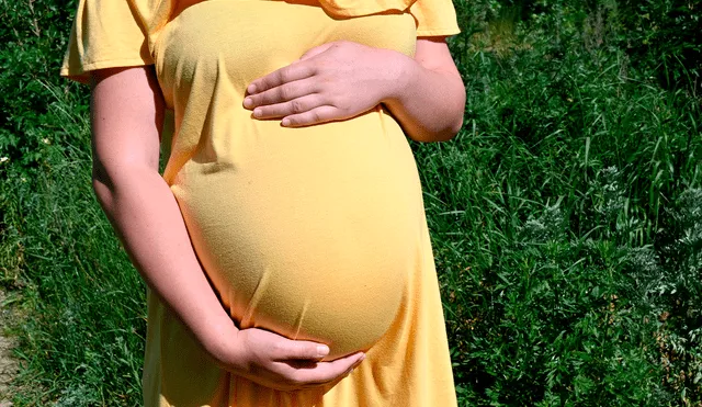 La joven, que llevaba siete meses de embarazo de su cuarto hijo, presentaba mutilación en sus órganos y genitales. Foto: AFP.