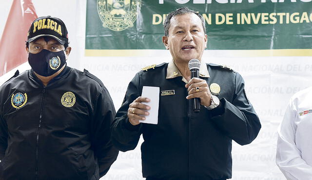 Con su firma. Ex comandante general Luis Vera Llerena. Foto: difusión