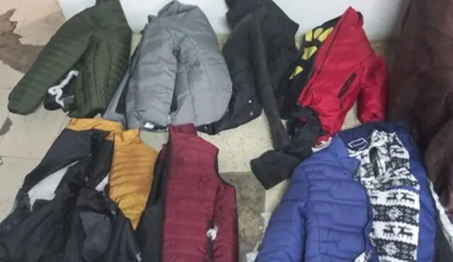 Tras revisar las casacas la Policía encontró que en ellas se camuflaba droga. Foto: PNP