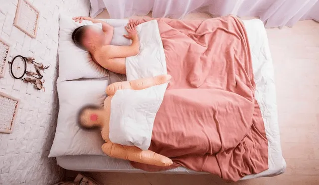 La mujer descubrió todo mientras su novio estaba dormido. Foto: dreamstime/ referencial