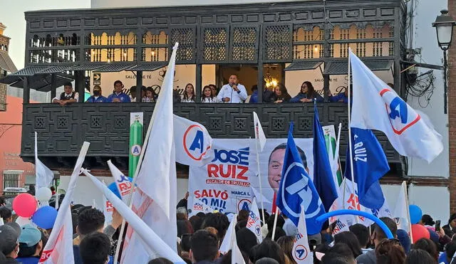 José Ruiz cerró su campaña con un mitin en la plaza de Armas de Trujillo. Foto: H. Rodríguez/La República