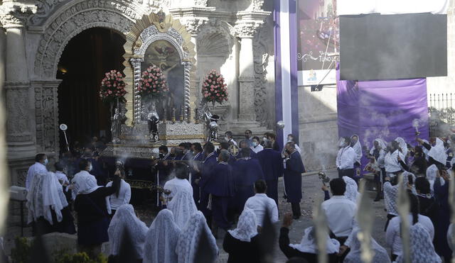 Primer día del Señor de los Milagros en Arequipa. Foto: Rodrigo Talavera/La República