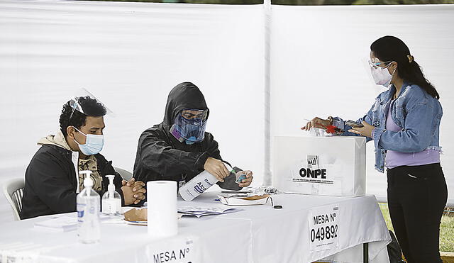 Según el padrón electoral, son 24.760.062 las personas habilitadas para acudir hoy a las urnas en todo el Perú. Foto: Antonio Melgarejo/La República