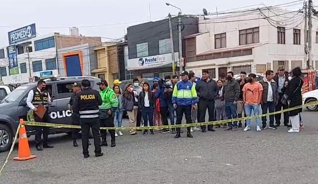 Según los testigos, los malhechores huyeron haciendo más disparos. Foto: captura de video/Seguridad Ciudadana La Victoria