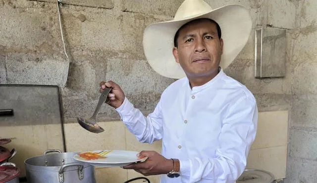 Cuadros repite el plato en La Joya. Esta vez postuló por Arequipa Avancemos. Foto: Facebook candidato
