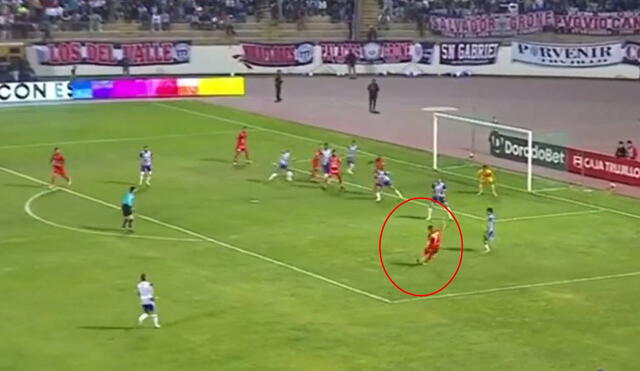 Campos apareció en el primer minuto para evitar el gol de César Vallejo. Foto: captura GolPerú