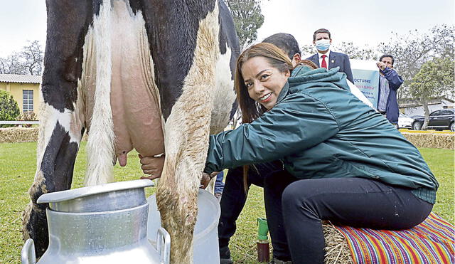 Política de Estado. Jenny Ocampo, ministra de Agricultura y Riego, ayer durante ceremonia celebrada en la Universidad Agraria. Respaldó a los ganaderos. Foto: difusión