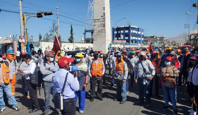 Obreros denunciaron también el retraso en el requerimiento de materiales para la obra de los 4 carriles en el Cono Norte. Foto: La República