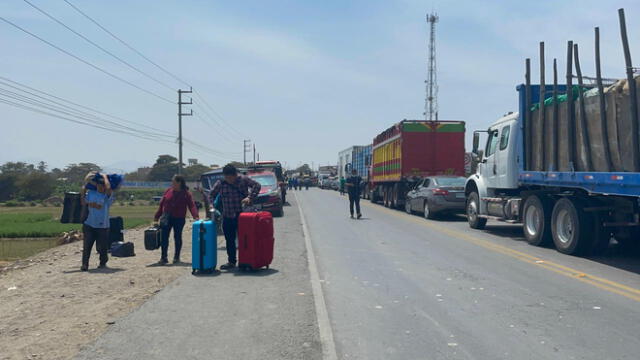 El transbordo fue la alternativa por la que optaron los afectados. Foto: Rosa Quincho/URPI-LR