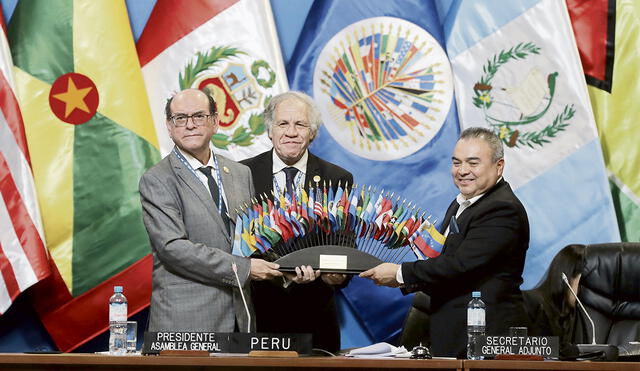 Clausura. La 52° jornada de sesiones de la Asamblea General de la OEA, liderada por Luis Almagro y el canciller César Landa, suscribió la Declaración de Lima. Foto: Gerardo Marín/La República
