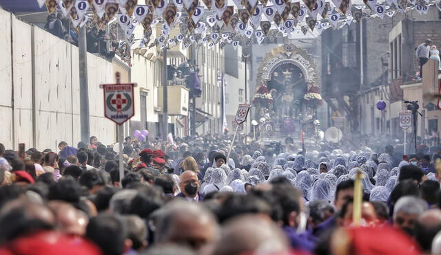 Señor de los Milagros: el sábado 8 de octubre se realizó el primer recorrido procesional del Cristo Morado. Foto: Antonio Melgarejo