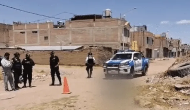 Personal de Seguridad Ciudadana a ala espera de las autoridades para realizar el levantamiento del cadáver. Foto: Captura de video/Fama Tv