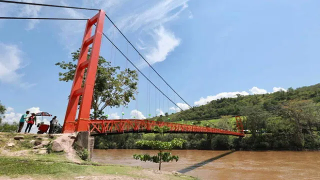 Inauguran puente peatonal sobre el río Mayo en Tabalosos. Foto: Goresam