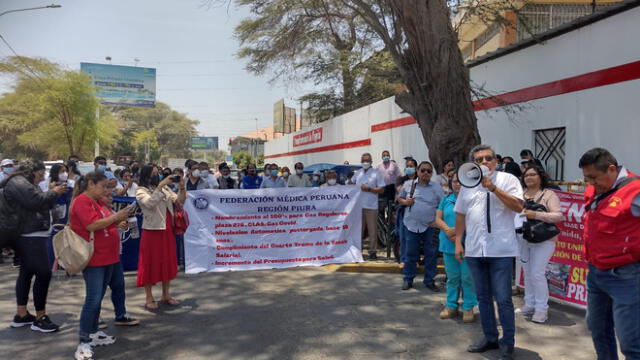Diversas organizaciones participaron en plantón frente al gobierno regional de Piura. Foto: Federación Medica de Piura