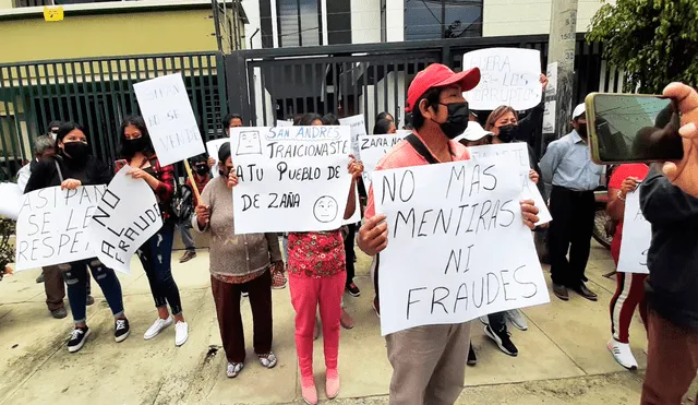 Moradores de Zaña llegaron hasta la sede del JEECH para pedir revisión de elecciones. Foto: Carlos Romero/La República