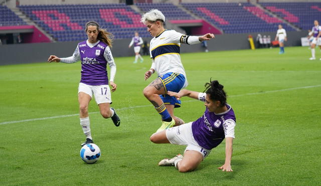 El partido entre Boca Juniors y Defensor Sporting se detuvo en el primer tiempo por intensas lluvias. Foto: Boca Juniors