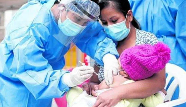José Enriquez señaló que durante la última semana se inmunizó a más de 700 niños. Foto: Minsa