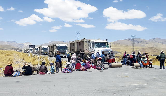 Protesta. En setiembre pobladores de Espinar tomaron corredor minero en señal de protesta. Foto: La República