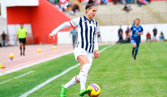 Adriana Lúcar fue la goleadora de Alianza Lima en la Liga Femenina 2022. Foto: GLR