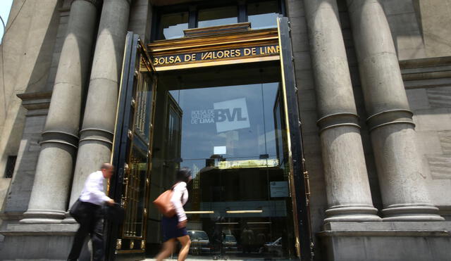 El índice S&P/BVL Perú Selectivo, que está conformado por las acciones más negociadas en el mercado local, retrocedió -0,49%. Foto: Andina