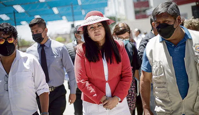 No se rinde. Gobernadora Gutiérrez volvió a presentar informe para que ella y dos funcionarios puedan ir a Italia. Foto: La República