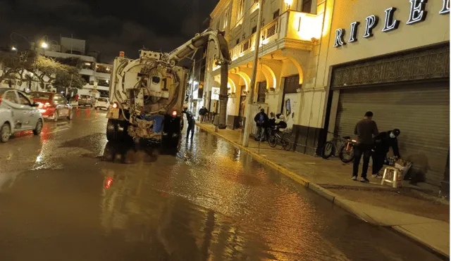 El colpaso de los desegPues son una constante en el centro histórico de Chiclayo. Foto: Epsel