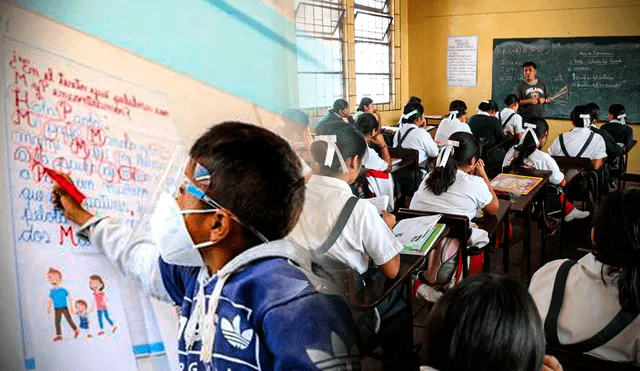 Nuevo currículo escolar en Perú: exministros consideran que no es necesario un nuevo documento porque hay otras necesidades urgentes. Foto: composición Gerson Cardoso/LR/LR