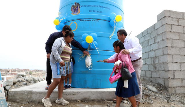 Los tanques se entregaron a través del programa municipal “Agua es vida”. Foto: MPT