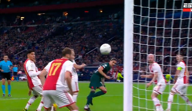 El uruguayo puso el 2-0 de cabeza ante el Ajax. Foto: captura/ESPN 2