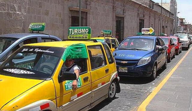 Taxistas no descartan sumarse al paro indefinido de camioneros, programado para el 22 de noviembre. Foto: El Búho
