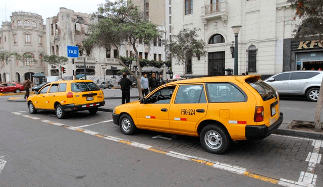 El aplicativo móvil ATU Taxi permitirá a los usuarios ver en tiempo real su desplazamiento y compartirlo con sus allegados. Foto: Andina