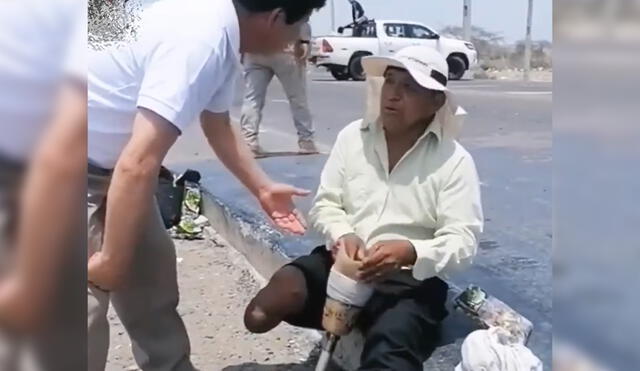 Castillo Terrones, se comprometió en ayudarlo en su salud y prótesis para su pierna. Foto: captura de pantalla/ Juan Nunura