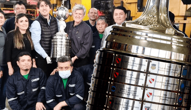 Copa Libertadores. Flamengo y el Athletico Paranaense se disputan en Guayaquil el esperado trofeo, que fue diseñado en plata por la empresa peruana Camusso. Foto: composición/La República