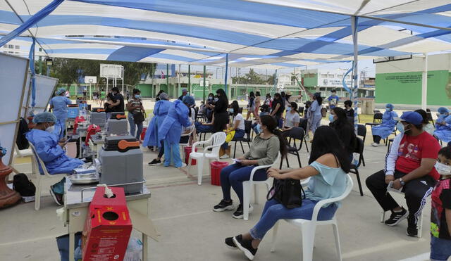 Quedaron atrás los días de concurrencia masiva a los vacunatorios. (La República).