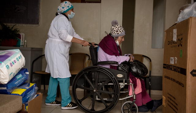 Adultos mayores de la casa hogar Santa Maria de la Caridad, en el provincia constitucional del Callao. Foto: John Reyes Mejia/La República