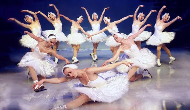 Hermosa coreografía de "El lago de los cisnes sobre hielo", uno de los espectáculos más aplaudido en el mundo. Foto: Difusión.