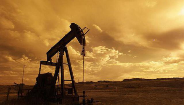 Precio internacional del petróleo cayó este lunes 23 de enero. Foto: EFE